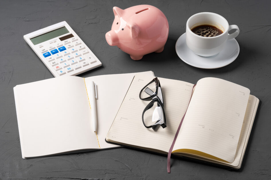 O seu escritório está crescendo em 2026, mas o seu lucro não acompanha? O erro pode estar na sua gestão financeira 1 Calculando finanças pessoais e profissionais após consultoria de gestão financeira em escritório de advogados